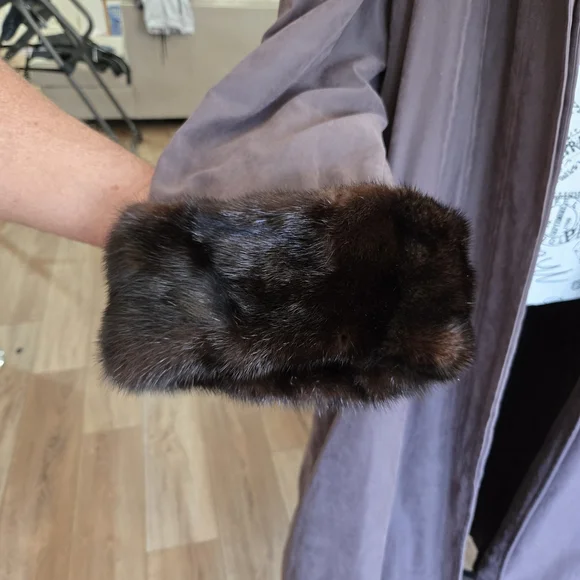 Chic Women's MochaTrench Coat with Fur Collar.  Fur Removes From Entire Coat - Picture 7 of 8